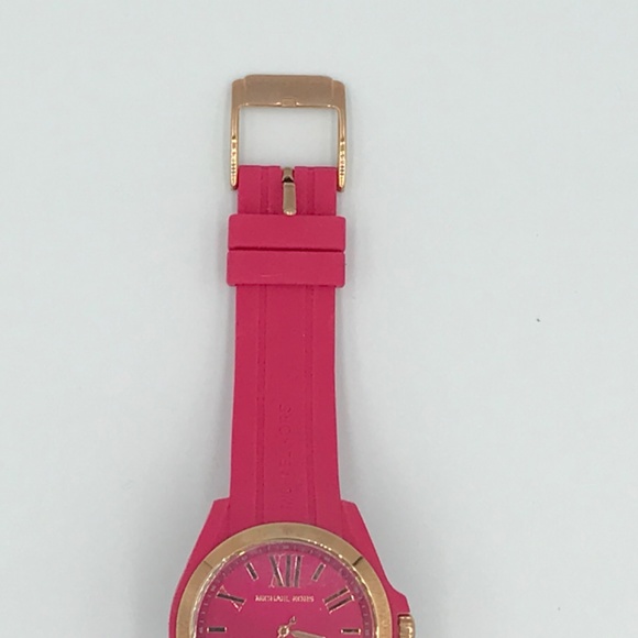 NWOT Michael Kors Women’’s Dark Rose Watch With Rubber Wristband - Picture 12 of 14